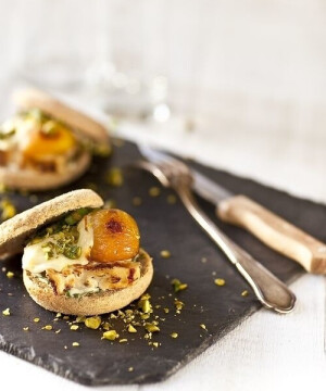 Burger de poulet mariné au fromage de brebis