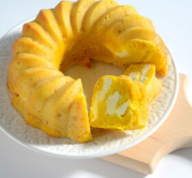 Cake à la polenta et au fromage de brebis