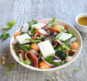 Salade de radis au fromage de brebis