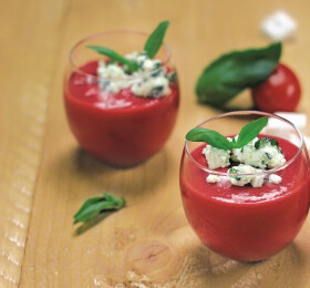 Gaspacho au fromage de brebis et au basilic