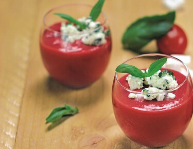 Gaspacho au fromage de brebis et au basilic