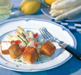 Salade d’asperges au fromage de brebis pané