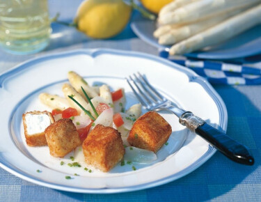 Salade d’asperges au fromage de brebis pané