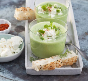 Gaspacho de concombre et fromage de brebis