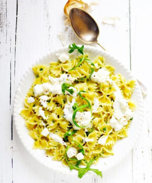 Pâtes au pesto et au fromage de brebis