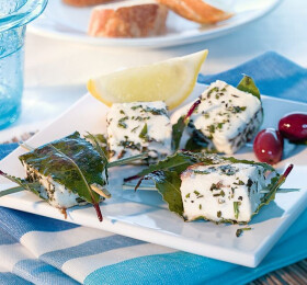 Brochettes de fromage de brebis grillé