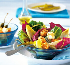 Salade gourmande au fromage de brebis croustillant