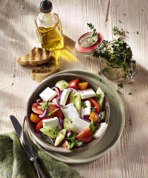 Salade méditerranéenne au fromage de brebis