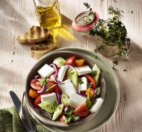 Salade méditerranéenne au fromage de brebis