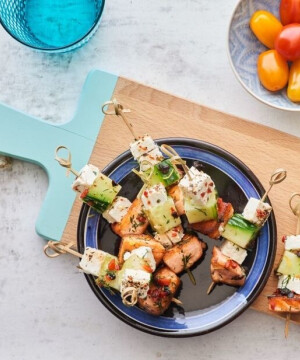 Brochettes saumon concombre et fromage de brebis