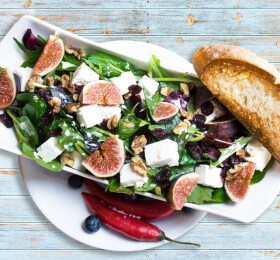 Salade de figues et noix