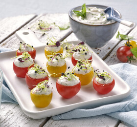 Tomates cerises garnies à la sauce apéritive brebis – basilic