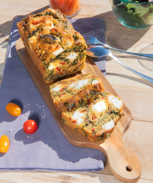 Cake basilic, tomates séchées  et fromage de brebis