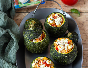 Courgettes rondes farcies aux légumes, boulgour et salakis