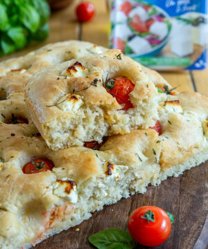 Focaccia aux tomates cerises et au fromage